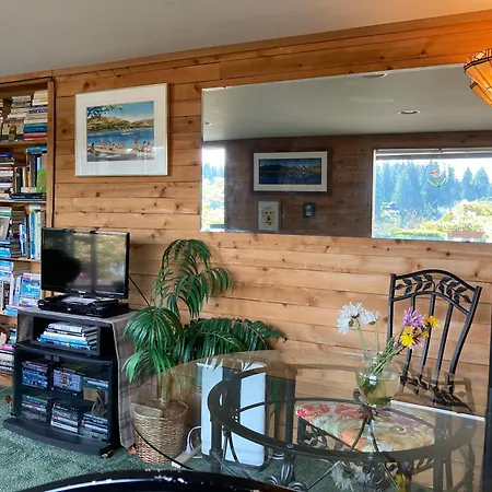 Cottage Lake Bed And Breakfast-3